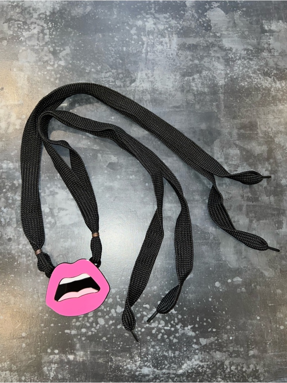 Yazbukey "C'est Ahh" Pink Lips Plexiglass Necklace. - Picture 6 of 10